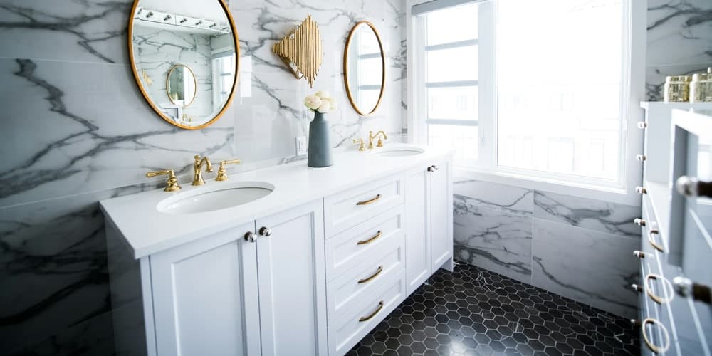 Shower tile installation with porcelain tile